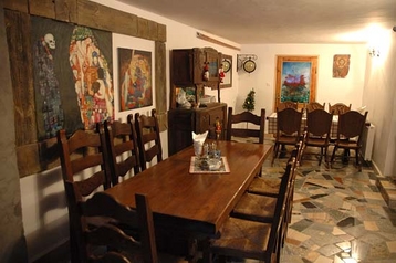 Polska Penzión Ustrzyki Dolne, Zewnątrz